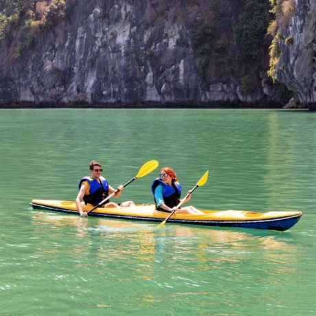 與 Indochina Sails - 起劃獨木舟, 暢遊下龍灣之美